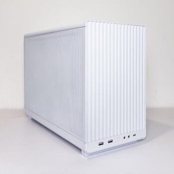 (P976) Stacionarus žaidimų-darbo kompiuteris Ryzen 5 8400F A620M 16GB DDR5 1TB NVMe SSD RX 9060 XT 16GB